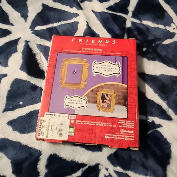 New Friends TV Show Yellow Peephole Door Picture Frame Hanger Monica's AptBran - Picture 3 of 5